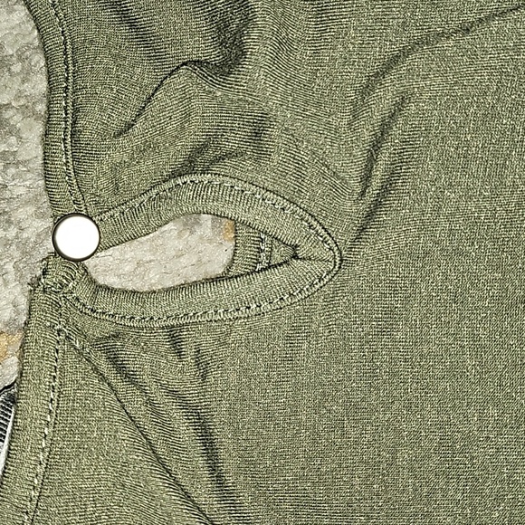 American Rag olive green smocked flutter sleeve top size Large - Picture 4 of 5